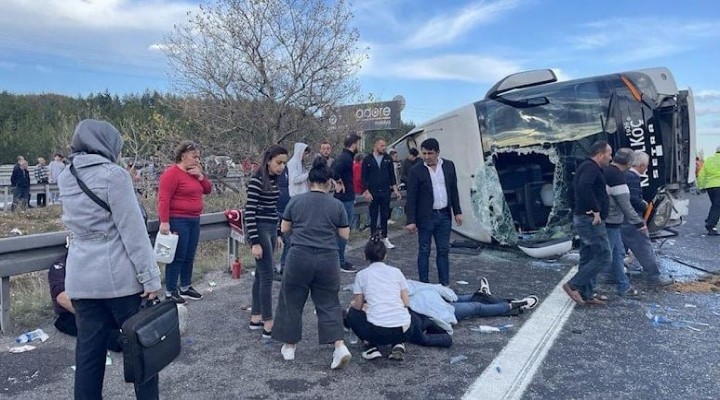 Bolu’da yolcu otobüsü devrildi: 3 ölü, 16 yaralı