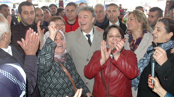 Bornova da coşkulu açılış... 2 yıllık Özkanlar Pazaryeri mağduriyeti bitti