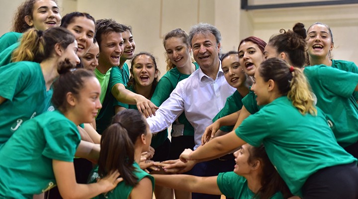 Bornova da voleybola davet