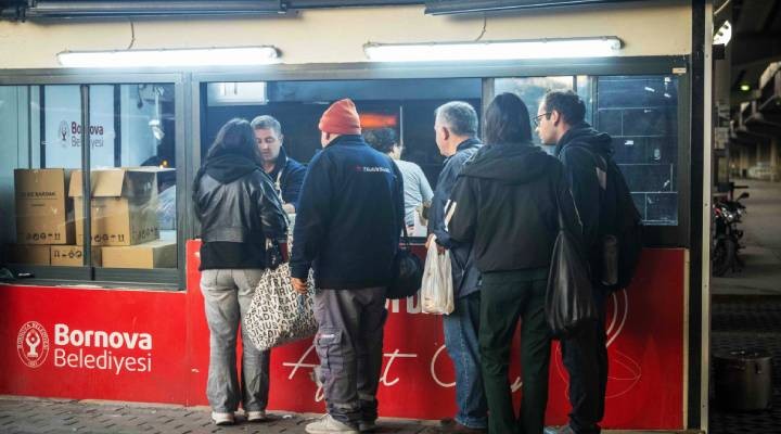 Bornova’da soğuk sabahlar sıcak çorbayla ısınıyor