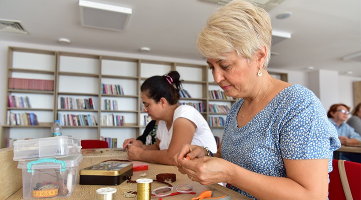 Bornovalı kadınlara kazanç sağlayacak kurslar