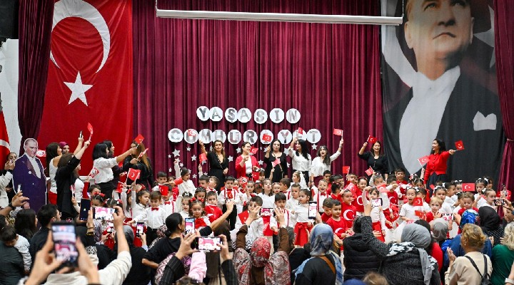 Bornovalı miniklerden büyük Cumhuriyet coşkusu