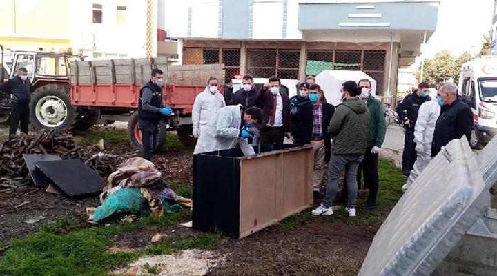 Boş arazideki dolaptan ceset çıktı