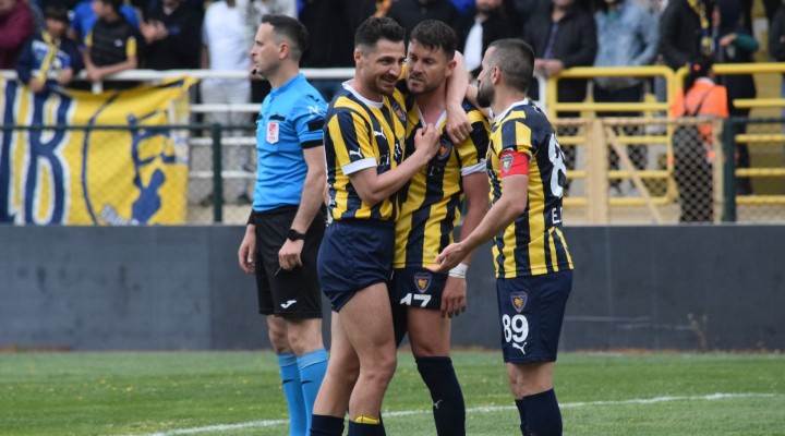 Bucaspor 1928 şampiyonluk yolunda hata yapmadı!