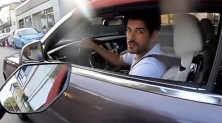 Burak Özçivit in trafikte motosiklet sürücüsü ile diyaloğu gündem oldu
