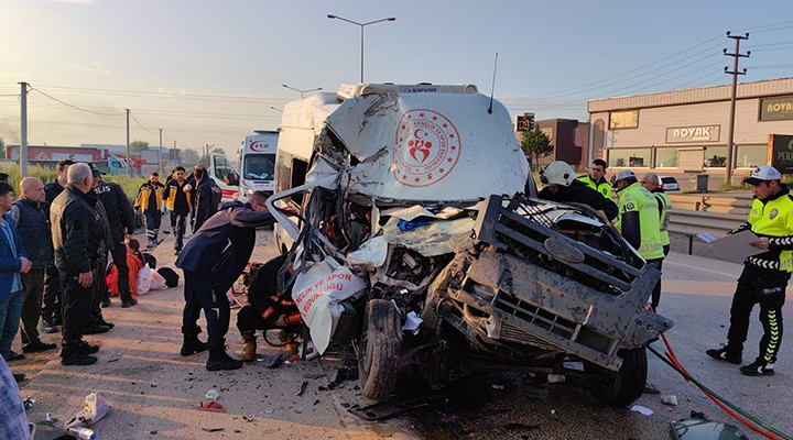 Bursa’da sporcuları taşıyan minibüs kaza yaptı: 1 ölü