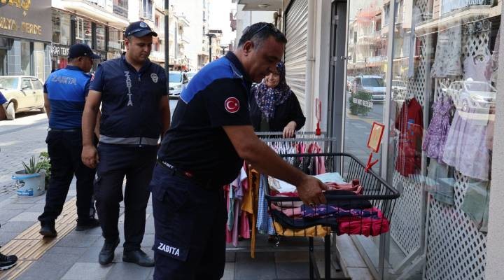 Büyükşehir’den Ahmetli’de kaldırım işgallerine denetim