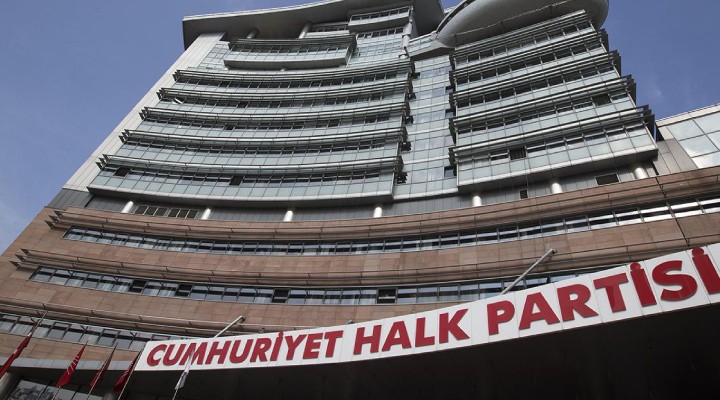 Adnan Menderes in sloganını afiş yaptırıp CHP Genel Merkezi ne astılar!