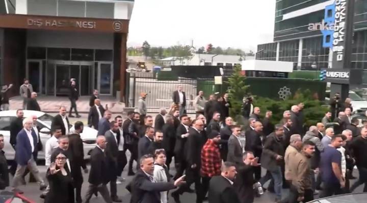CHP Genel Merkezi önünde Kılıçdaroğlu ve Özel destekçileri arasında arbede!