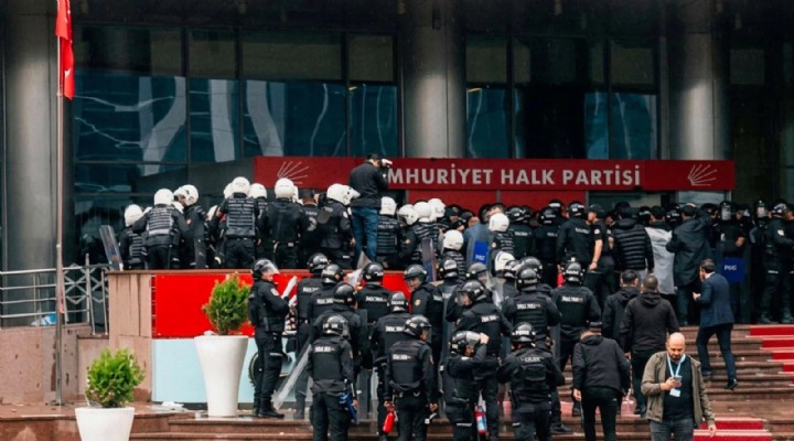 CHP Genel Merkezi’nde 45 gün sonra biber gazı yeniden hissedildi