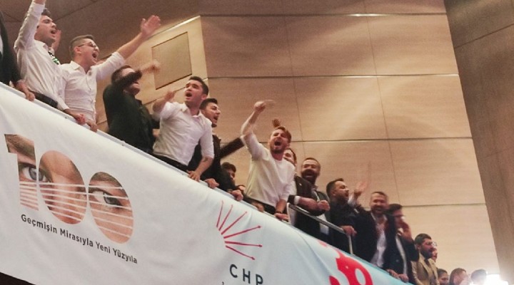 CHP İstanbul İl Kongresi nde gerginlik... O pankarta tepki!