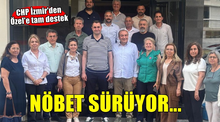 CHP İzmir'de demokrasi nöbeti sürüyor