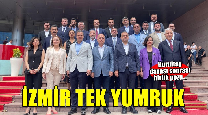 CHP İzmir den kurultay davası sonrası birlik pozu...