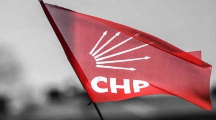 CHP de iki istifa birden!