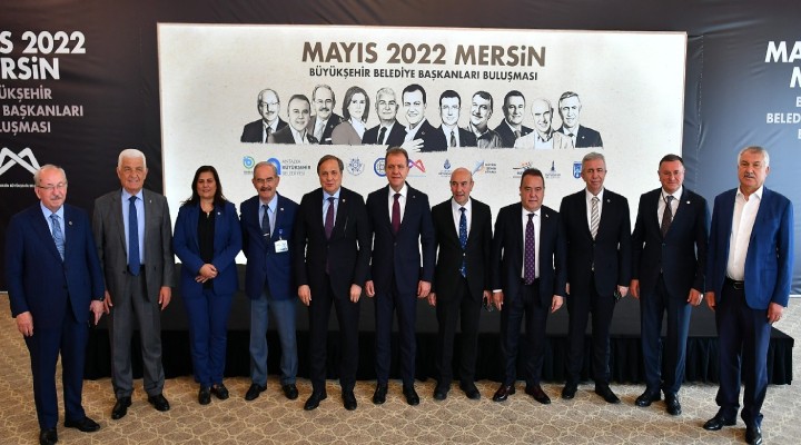 CHP li büyükşehir belediye başkanları Mersin de buluştu