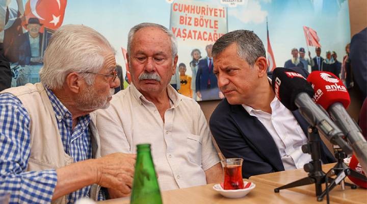 CHP lideri Özel, Kırşehir de emeklilerle buluştu