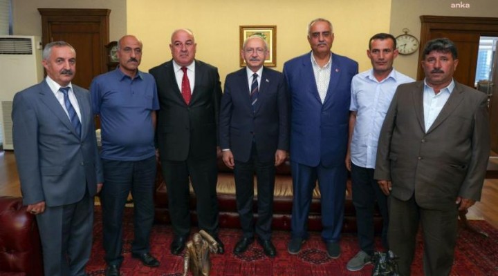 CHP ye aşiret katılımları sürüyor: Rozetlerini Kılıçdaroğlu taktı