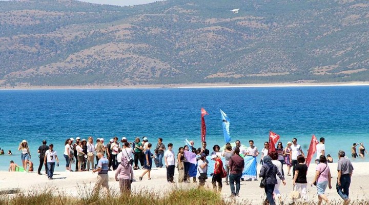 CHP’den Salda Gölü eylemi: Salda’ya dokunma!