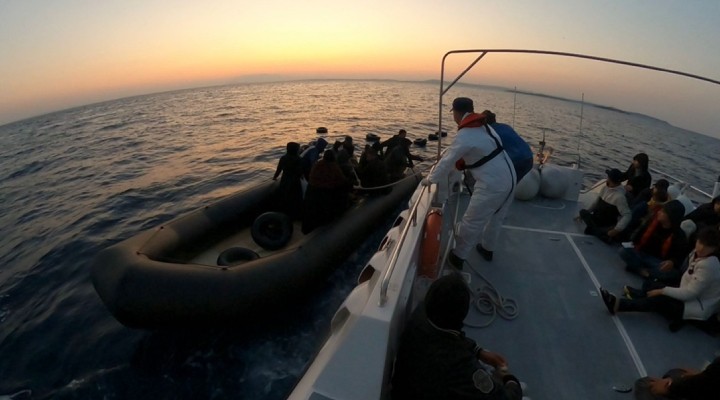 Çeşme açıklarında kaçak göçmen operasyonu