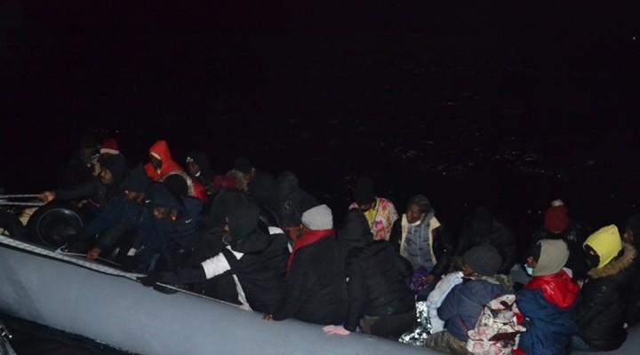 Çeşme de 48 kaçak göçmen kurtarıldı