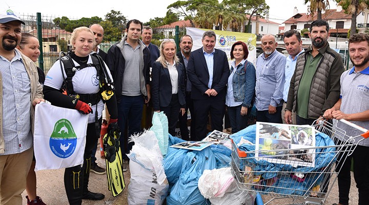 Çeşme de kıyı ve deniz temizliği