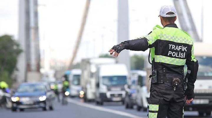 Cezalara yüzde 220 zam yapılacaktı.. Trafik düzenlemesi ertelendi!