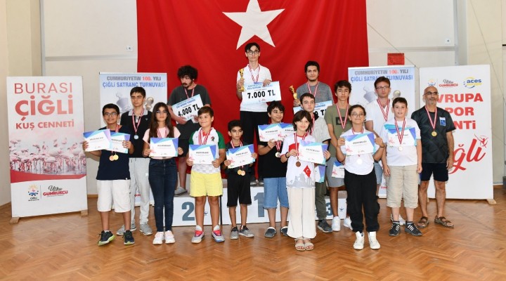 Çiğli Belediyesi Satranç Turnuvası nda ödüller sahiplerini buldu!