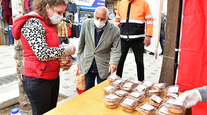 Çiğli Belediyesi’nden kandil simidi ve sıcak çorba ikramı