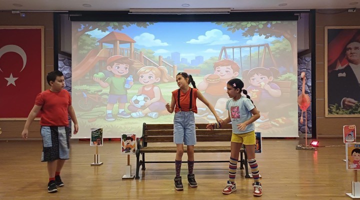 Çiğli’de minikler mikroplara karşı sahneye çıktı