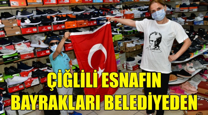 Çiğlili esnafın bayrakları belediyeden!