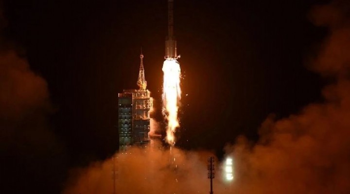 Çin den gizemli uydu