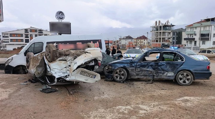 Çocuk direksiyona geçti, ortalık savaş alanına döndü