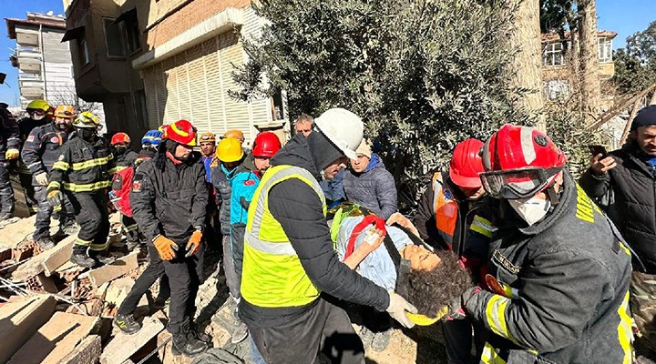 Çocuklarda deprem travmasına dikkat...  Mümkün olduğunca izlettirmeyin 