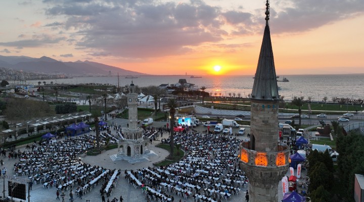 Cumhuriyet Meydanı’nda büyük iftar sofrası