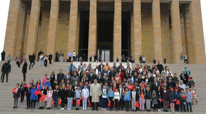 Cumhuriyetin 100. yılında 100 çocukla Ata nın huzurunda!