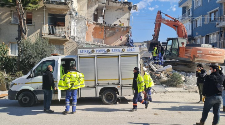 Deprem bölgesindeki su sorunu için İzmir Büyükşehir Belediyesi ekipleri devrede!