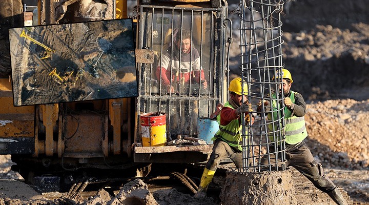 Deprem sonrası binalar yıkıldı, inşaat başladı