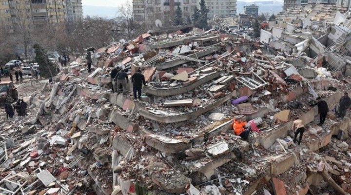 Depremin ilk anları polis telsizinde!