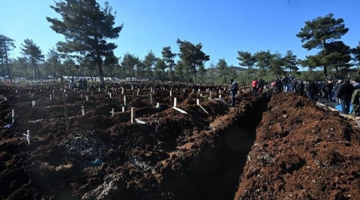 Depremzedeye taksitle mezar sattılar!