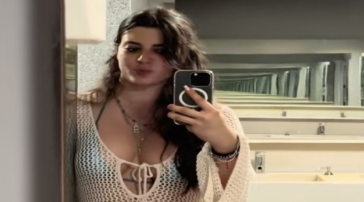 Derin Talu havalimanına bikiniyle geldi:  Üstümü değiştirmeyi unuttum 