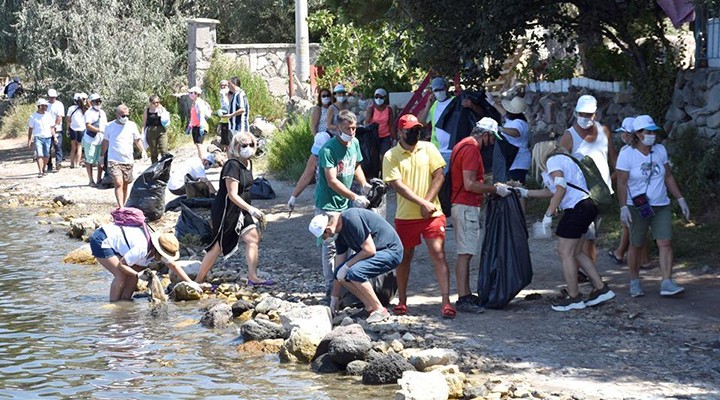 Dikili de su altı ve kıyı temizliğine yoğun katılım