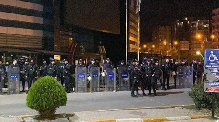 Diyarbakır da İsrail e tepki için Starbucks a saldırdılar!