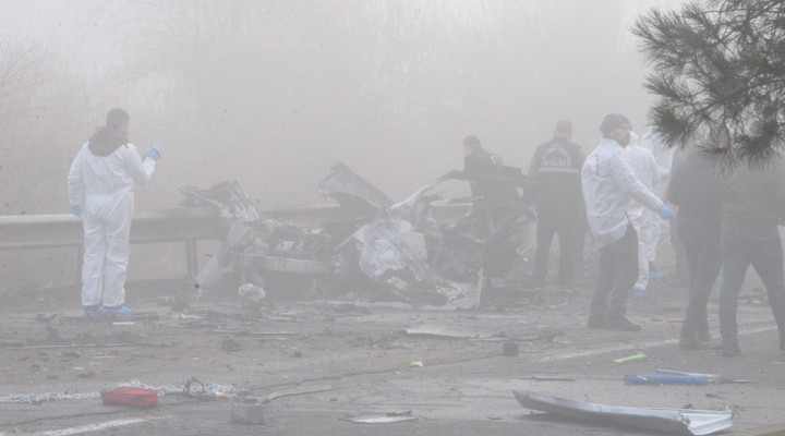 Diyarbakır’da polis servis aracına bombalı saldırı!