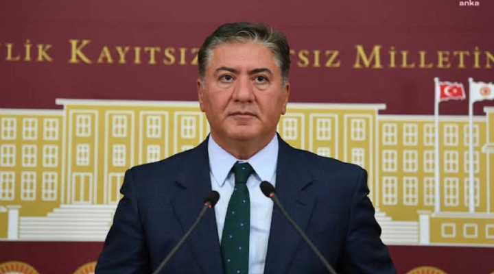 Dün gece kürsüden düşen CHP li Murat Emir in omurgası kırıldı