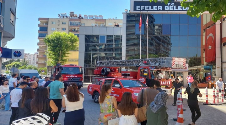 Efeler Belediye binasında yangın: Personel hızla tahliye edildi