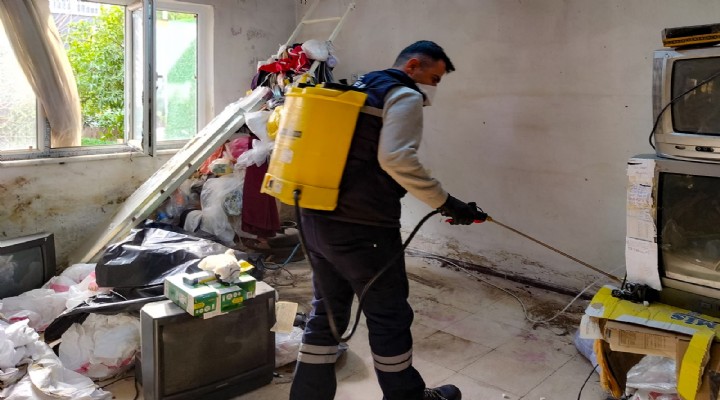 Efeler Belediyesi nden çöp evlerde kapsamlı temizlik çalışması