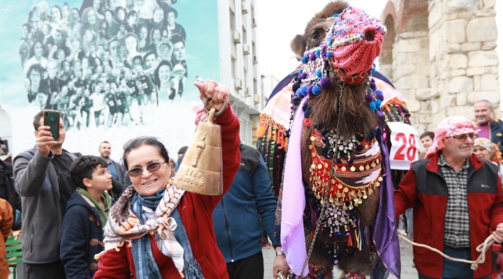 Efes Selçuk Deve Güreşleri Festivali nde altın havan sahibini buldu