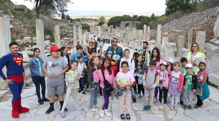 Efes Selçuklu çocuklar antişk kenti gezdi!