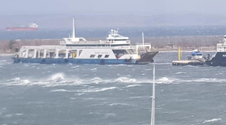 Ege de büyük panik! Feribot kum adasına oturdu!