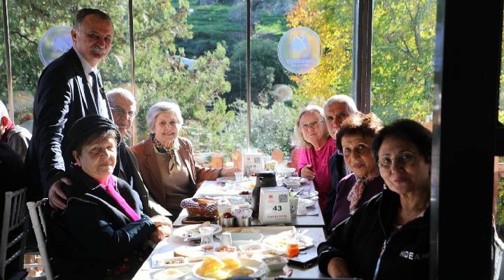 Eğitimci Başkan emekli öğretmenleri konuk etti